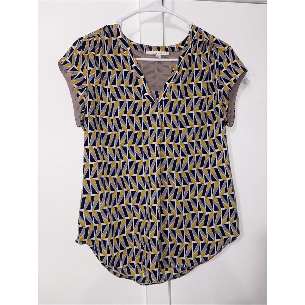 Fun 2 Fun VNeck Capped Sleeves Round Hem Small Career Relaxed Fit